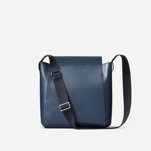 Everlane The Form Bag (Navy)